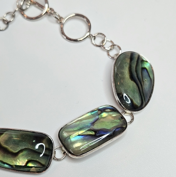 Elegant Silver and Green Abalone Bracelet - Picture 3 of 3